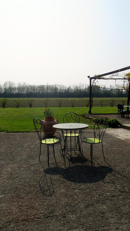 Agriturismo Le Colombaie Буссето Экстерьер фото